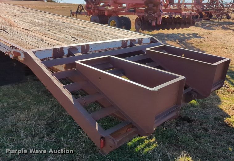 image for item NZ9323 1989 W-W equipment trailer