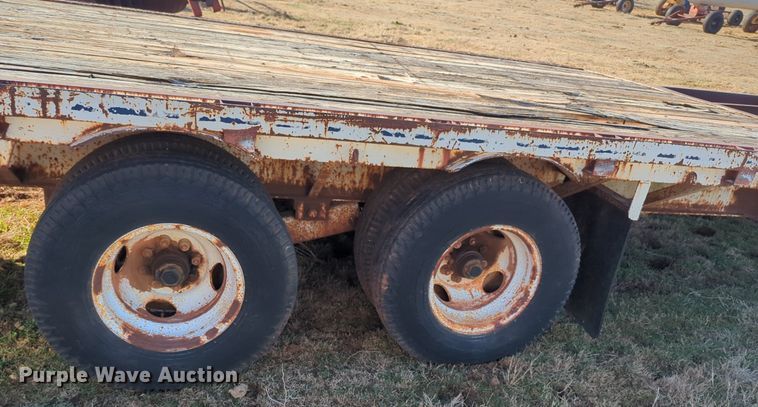 image for item NZ9323 1989 W-W equipment trailer