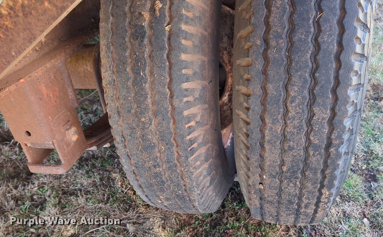 image for item NZ9323 1989 W-W equipment trailer