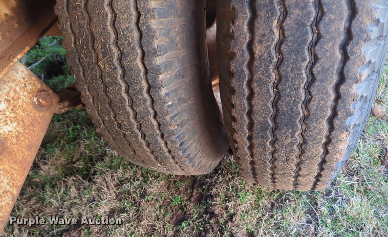 image for item NZ9323 1989 W-W equipment trailer