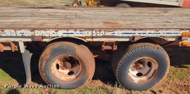 image for item NZ9323 1989 W-W equipment trailer