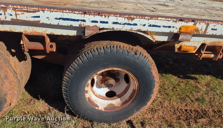 image for item NZ9323 1989 W-W equipment trailer