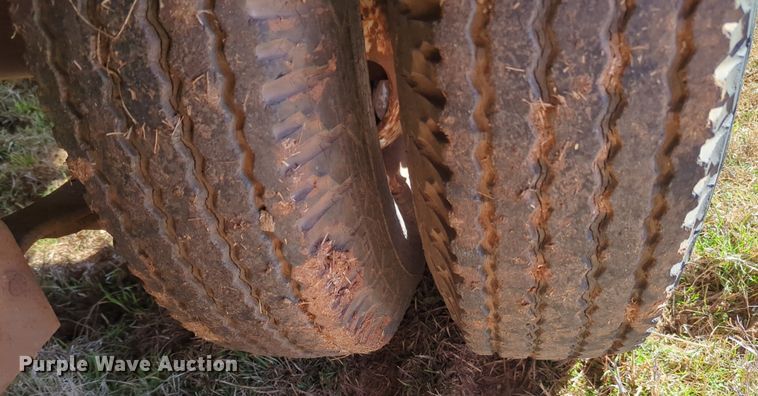 image for item NZ9323 1989 W-W equipment trailer