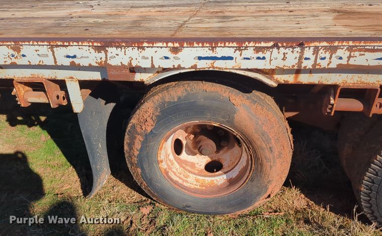 image for item NZ9323 1989 W-W equipment trailer
