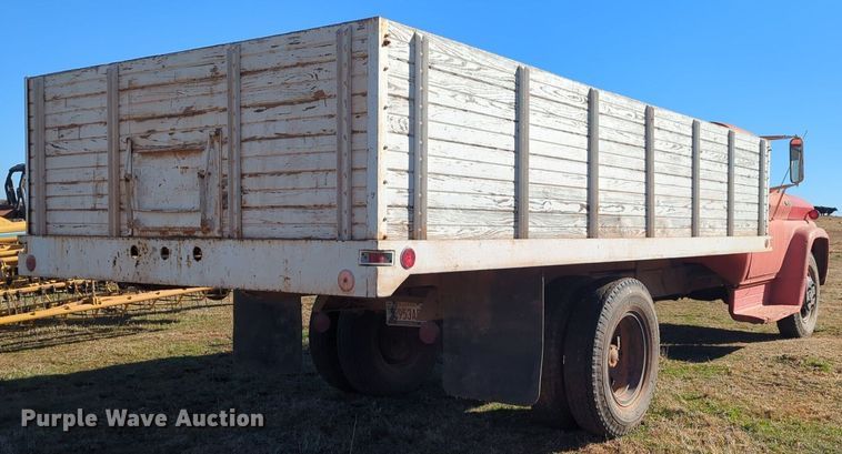 image for item NZ9324 1962 Chevrolet C60 grain truck