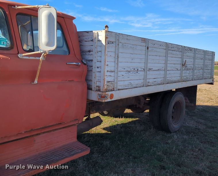 image for item NZ9324 1962 Chevrolet C60 grain truck