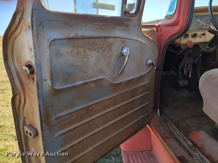 image for item NZ9324 1962 Chevrolet C60 grain truck
