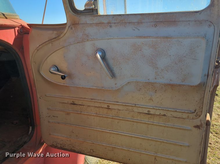 image for item NZ9324 1962 Chevrolet C60 grain truck