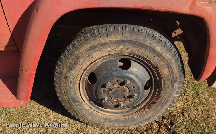 image for item NZ9324 1962 Chevrolet C60 grain truck