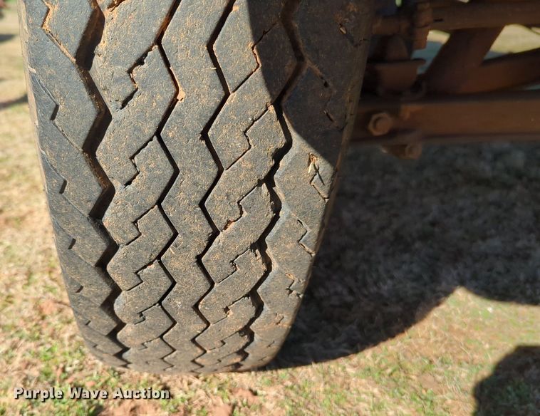 image for item NZ9324 1962 Chevrolet C60 grain truck