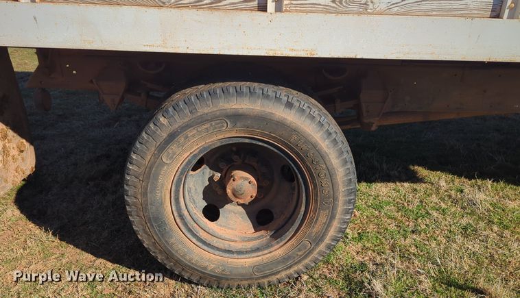 image for item NZ9324 1962 Chevrolet C60 grain truck