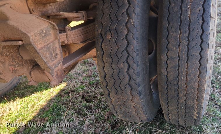 image for item NZ9324 1962 Chevrolet C60 grain truck