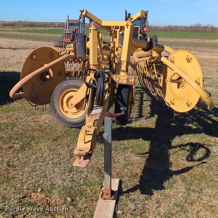 image for item NZ9325 Vermeer R23A hay rake