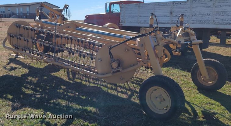 image for item NZ9325 Vermeer R23A hay rake