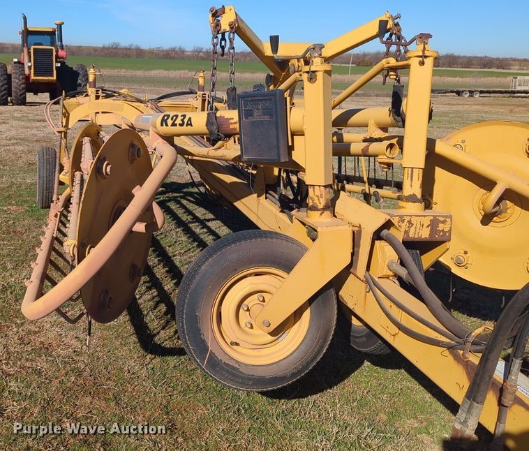 image for item NZ9325 Vermeer R23A hay rake