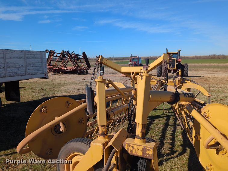 image for item NZ9325 Vermeer R23A hay rake
