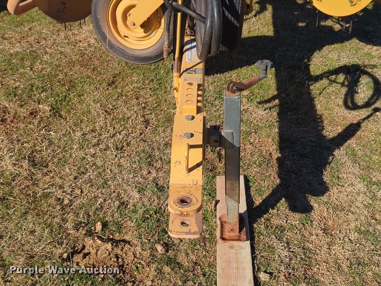 image for item NZ9325 Vermeer R23A hay rake