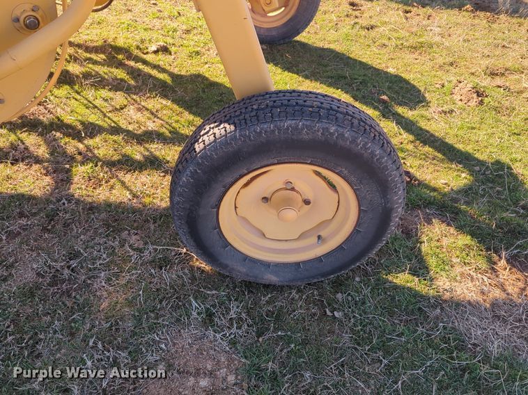 image for item NZ9325 Vermeer R23A hay rake