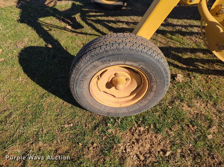 image for item NZ9325 Vermeer R23A hay rake