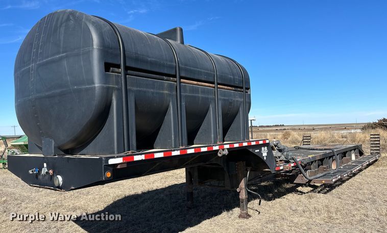 image for item OA9563 2007 Behnke sprayer trailer