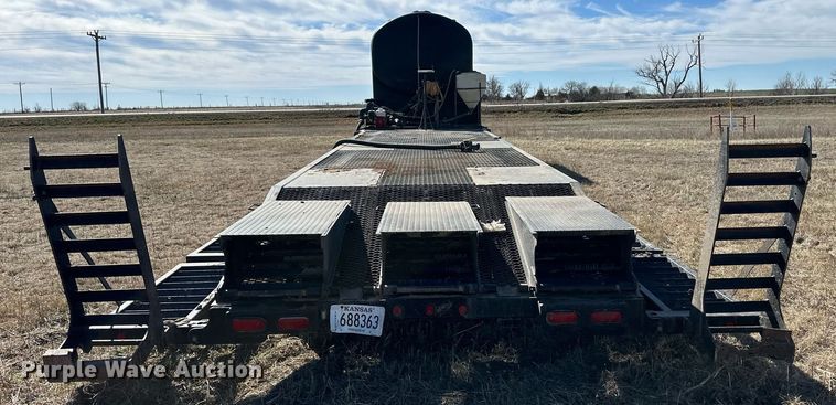 image for item OA9563 2007 Behnke sprayer trailer