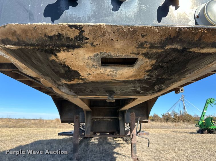 image for item OA9563 2007 Behnke sprayer trailer