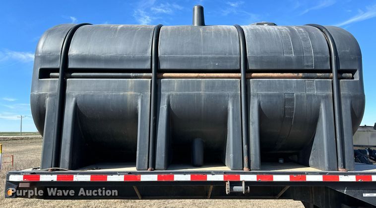 image for item OA9563 2007 Behnke sprayer trailer