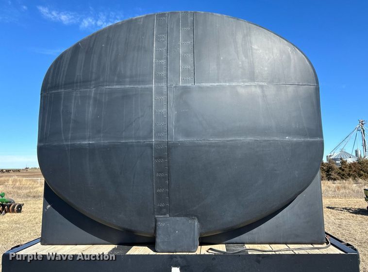 image for item OA9563 2007 Behnke sprayer trailer