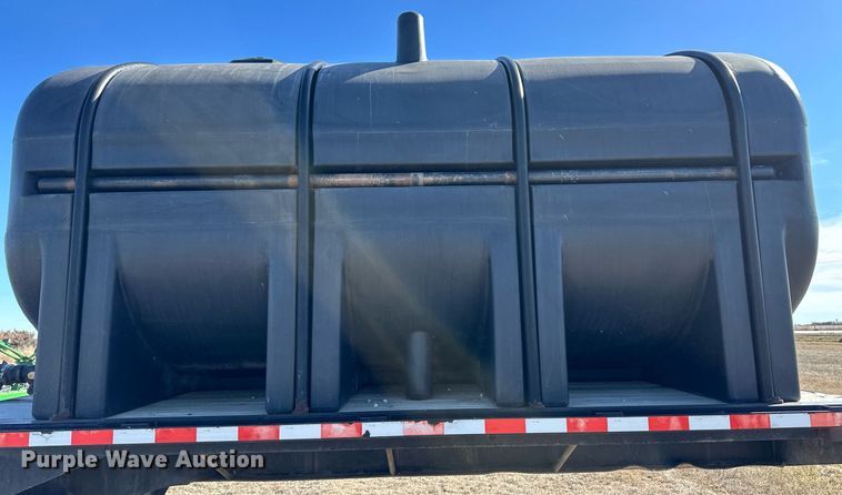 image for item OA9563 2007 Behnke sprayer trailer