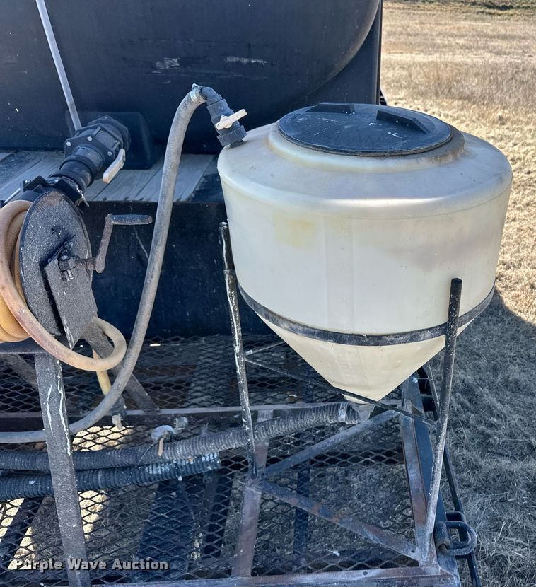 image for item OA9563 2007 Behnke sprayer trailer