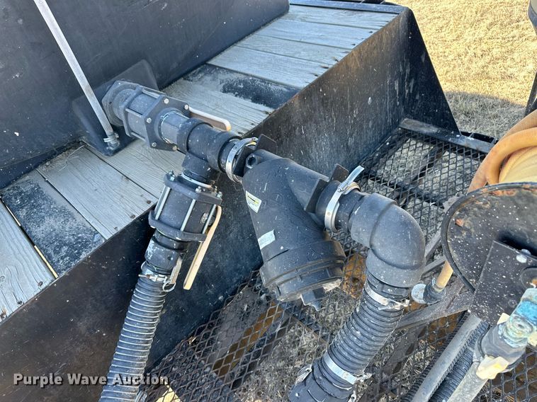 image for item OA9563 2007 Behnke sprayer trailer