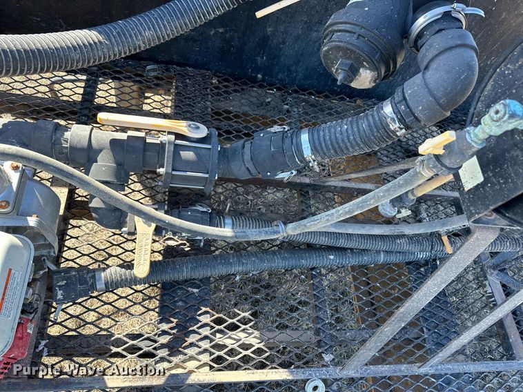 image for item OA9563 2007 Behnke sprayer trailer