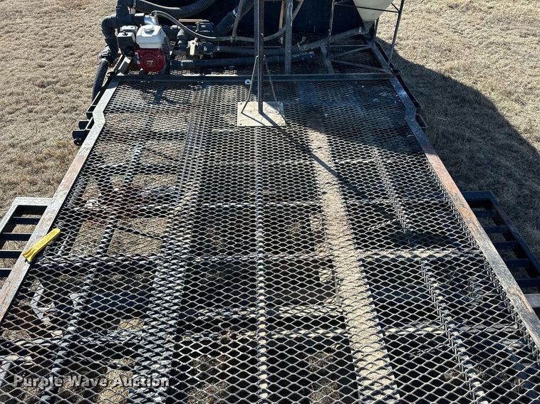 image for item OA9563 2007 Behnke sprayer trailer