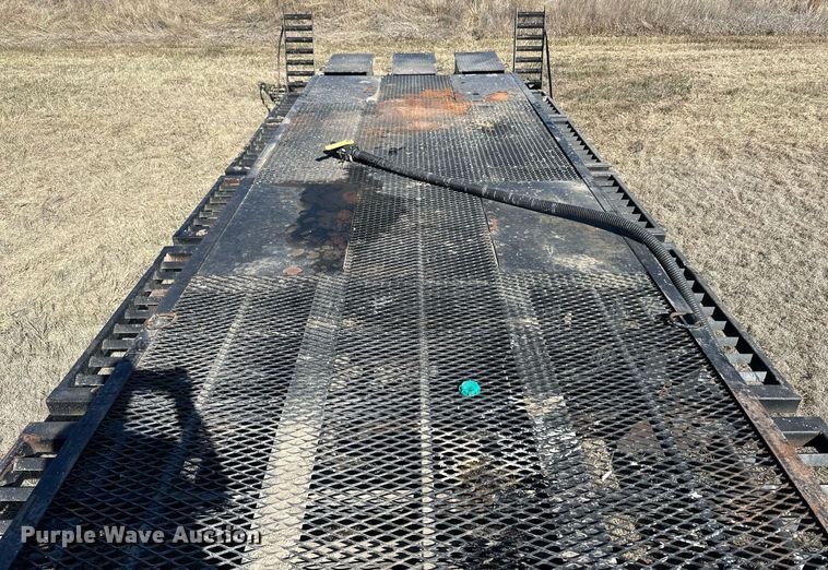 image for item OA9563 2007 Behnke sprayer trailer