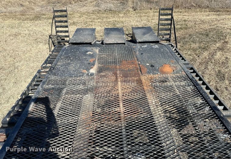 image for item OA9563 2007 Behnke sprayer trailer