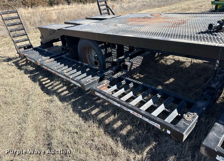 image for item OA9563 2007 Behnke sprayer trailer