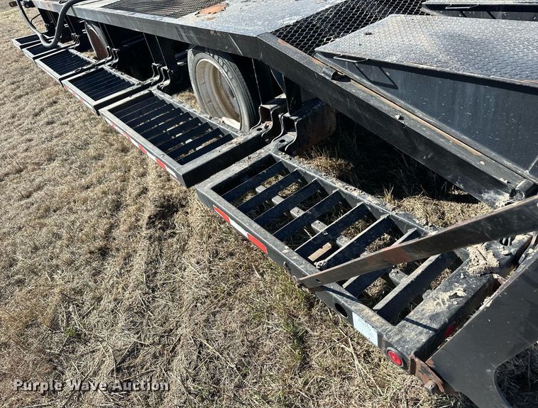 image for item OA9563 2007 Behnke sprayer trailer