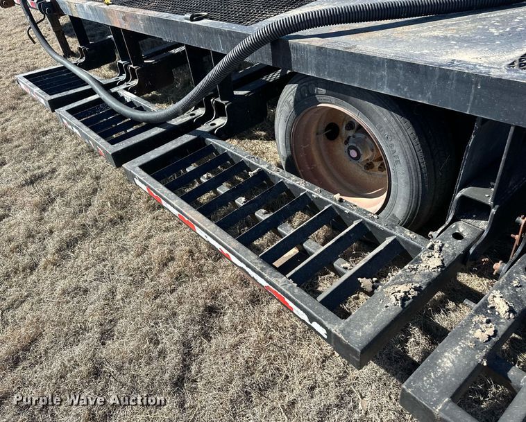 image for item OA9563 2007 Behnke sprayer trailer