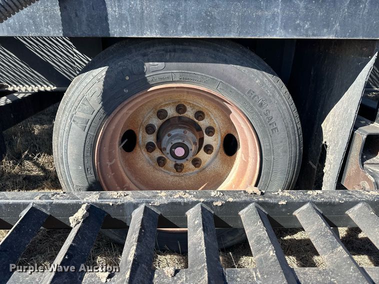 image for item OA9563 2007 Behnke sprayer trailer