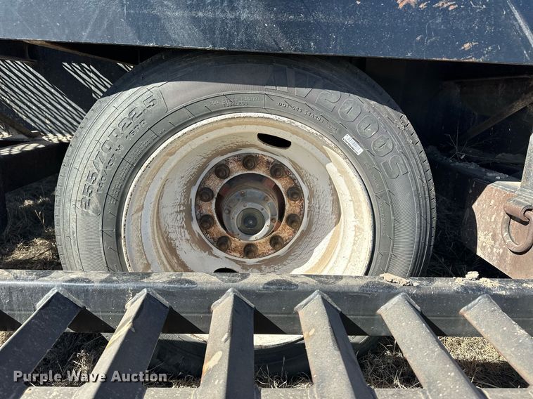 image for item OA9563 2007 Behnke sprayer trailer