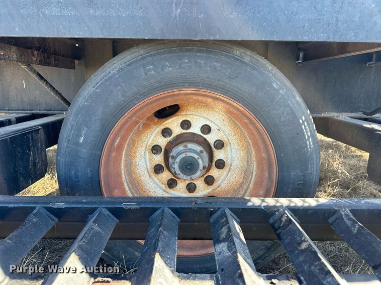 image for item OA9563 2007 Behnke sprayer trailer