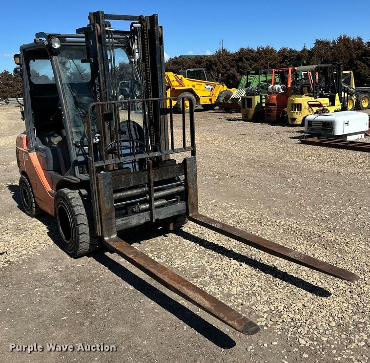 image for item OA9574 Toyota 8FGU30 forklift