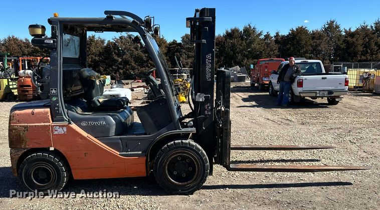 image for item OA9574 Toyota 8FGU30 forklift