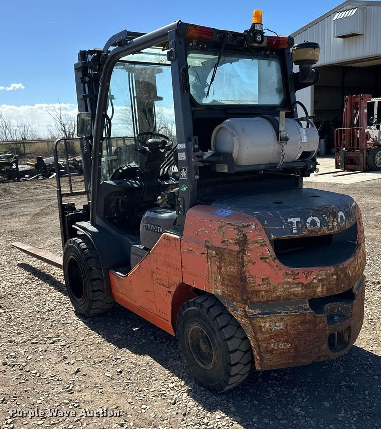 image for item OA9574 Toyota 8FGU30 forklift