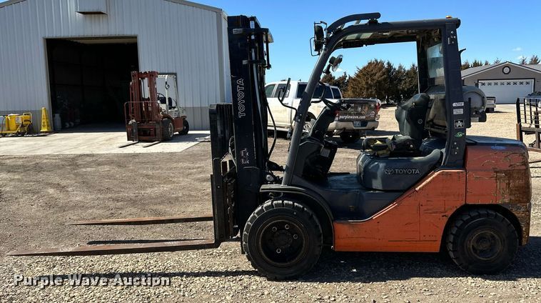 image for item OA9574 Toyota 8FGU30 forklift