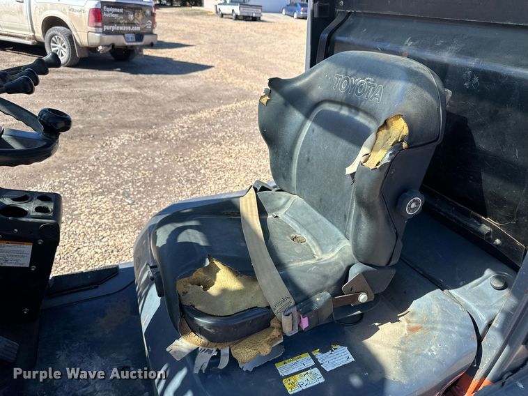 image for item OA9574 Toyota 8FGU30 forklift