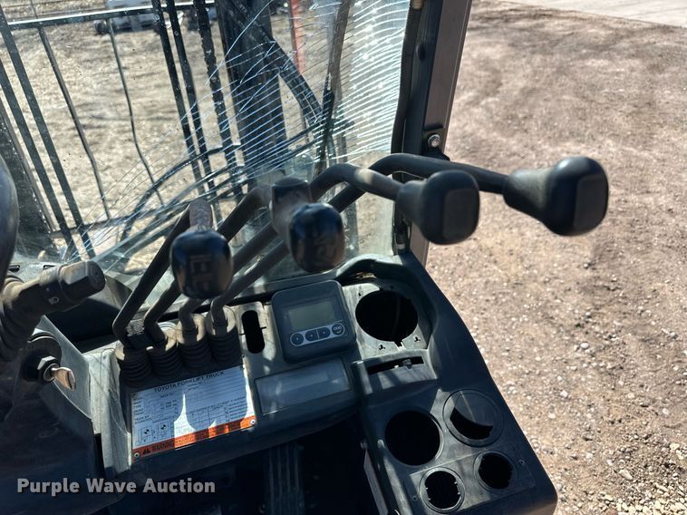 image for item OA9574 Toyota 8FGU30 forklift