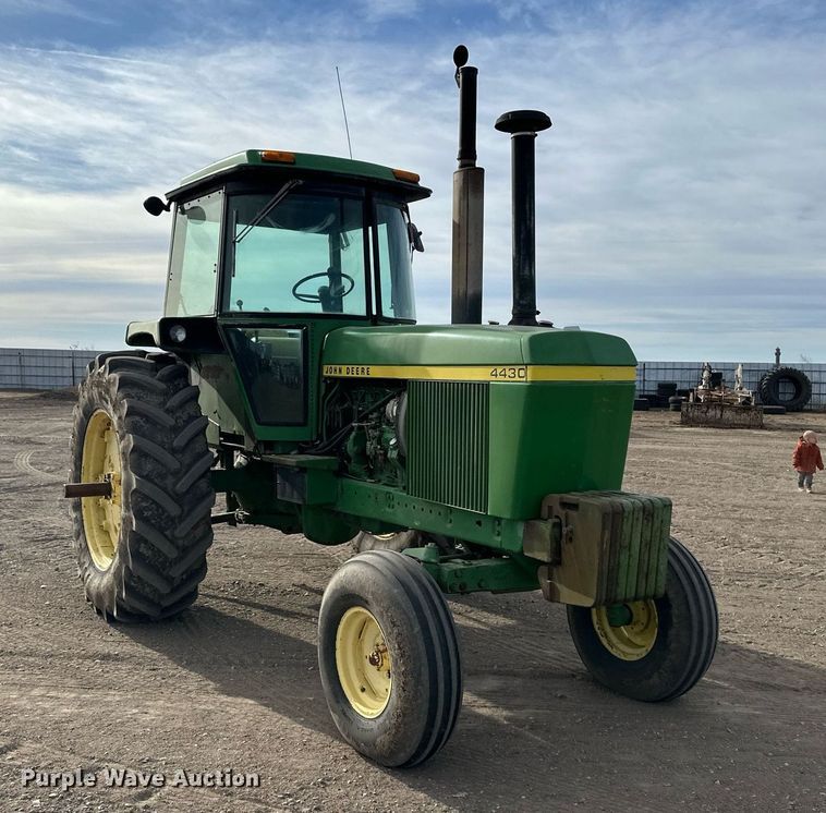 image for item OA9586 1974 John Deere 4430 tractor