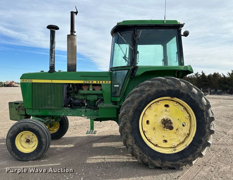 image for item OA9586 1974 John Deere 4430 tractor