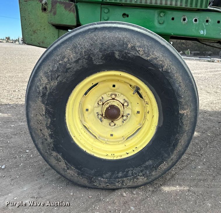 image for item OA9586 1974 John Deere 4430 tractor
